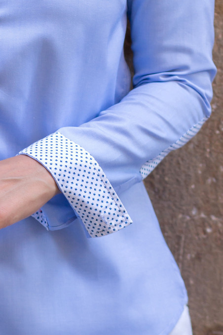 Blusa camisera azul con puños y coderas coordinados