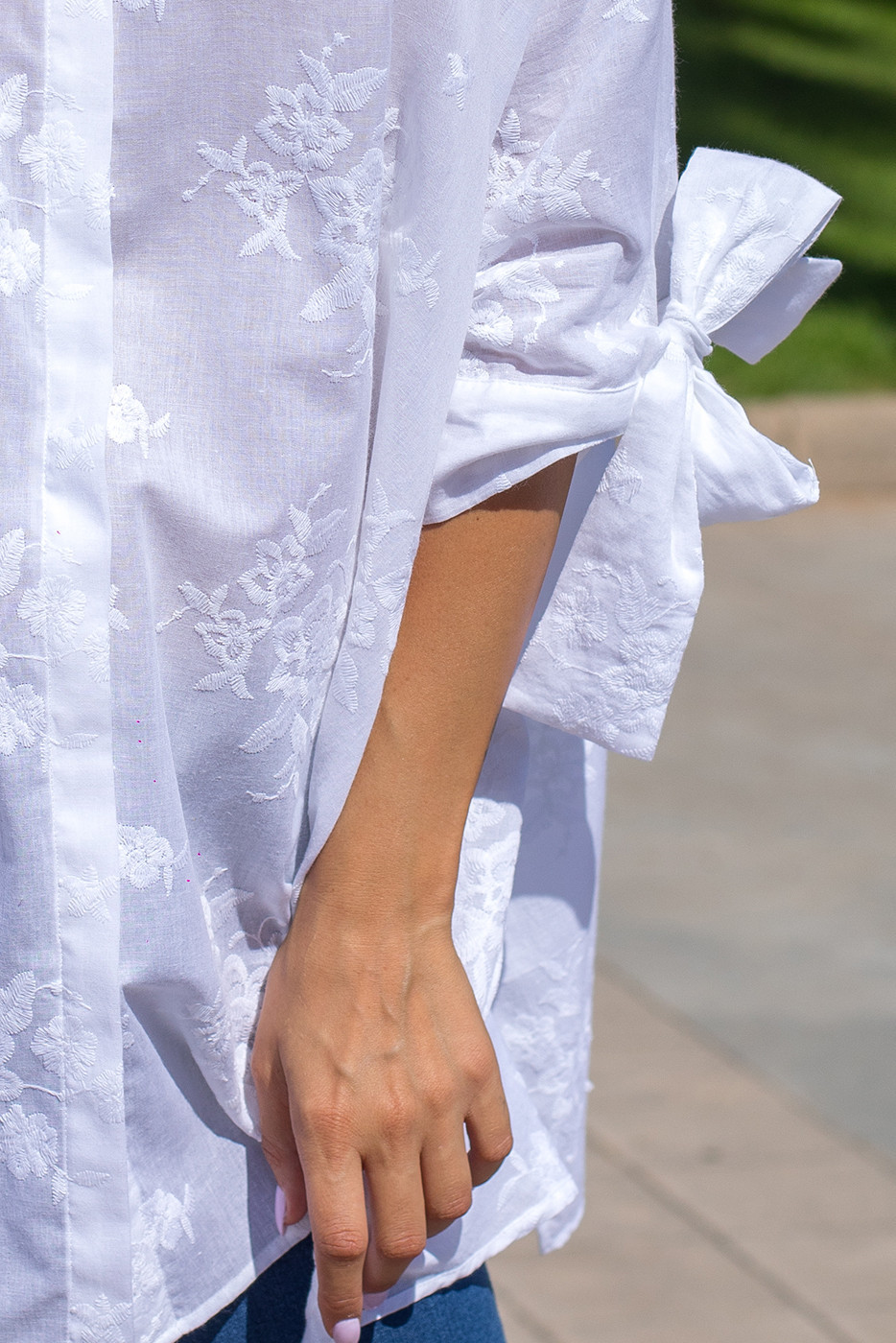 Blusón unitalla tejido labrado, media manga y lazos en los puños