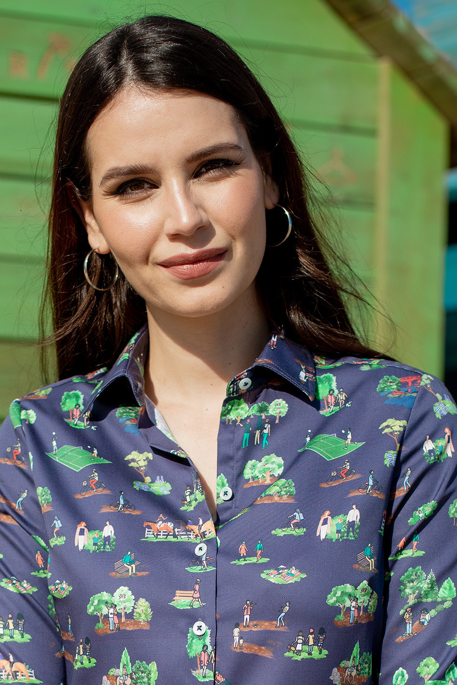 Camisa azul marino estampada caballos y árboles