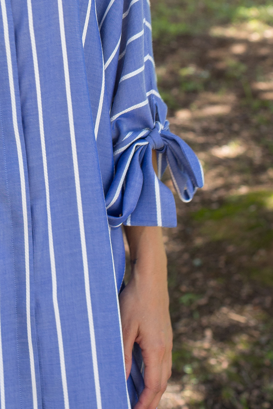 Blusón unitalla corto con cuello camisero y manga francesa con lazos Blusón unitalla corto con cuello camisero y manga francesa con lazos