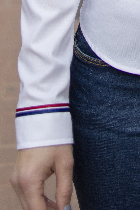 Camisa mujer tejido oxford blanco con dos bolsillos y cinta en botonadura y puños Camisa mujer tejido oxford blanco con dos bolsillos y cinta en botonadura y puños