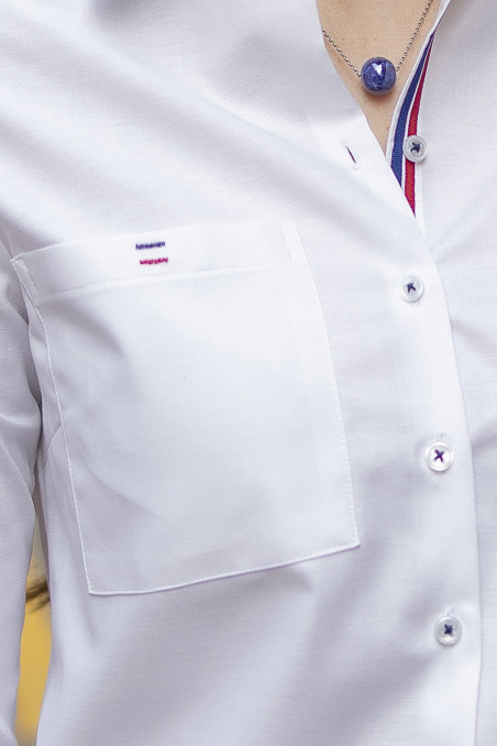 Camisa mujer tejido oxford blanco con dos bolsillos y cinta en botonadura y puños Camisa mujer tejido oxford blanco con dos bolsillos y cinta en botonadura y puños