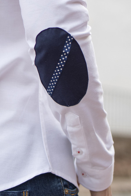 Camisa mujer en tejido oxford blanco con contraste en coderas y botonadura